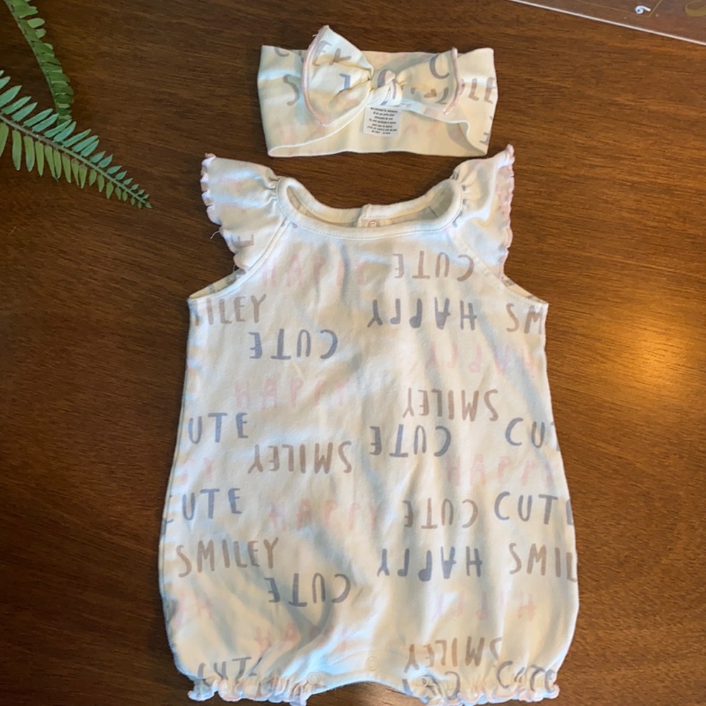 Baby girl outfit w/ bow